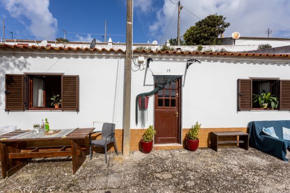 Hübsches Cottage mit Bergblick in der historischen Stadt Aljezur