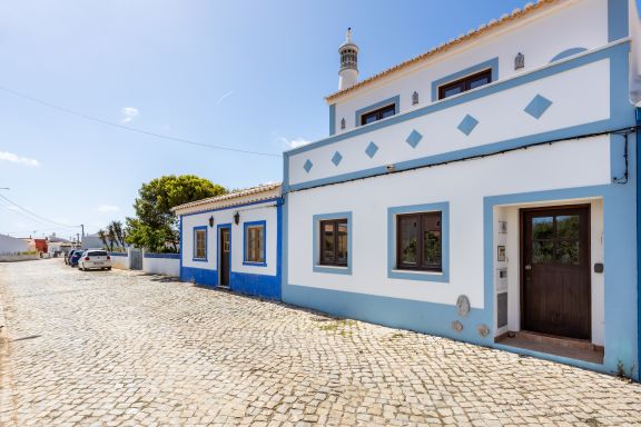 Sagres Chimneys House