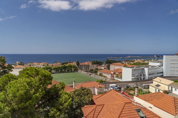 Licht und Meerblick in Funchal Centre, Alegria III