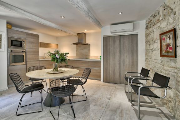 Superbe Maison rénovée en plein centre de Maussane