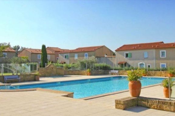 Charmant Mazet, idéal en famille, piscine, tennis.