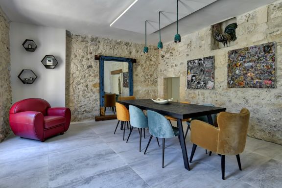 Superbe Maison rénovée en plein centre de Maussane