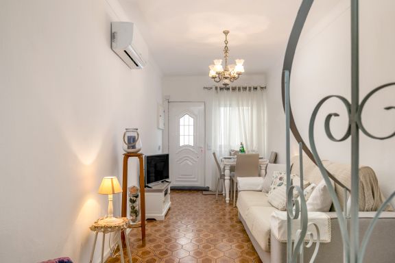 Typical Fisherman's Cottage with sea view!