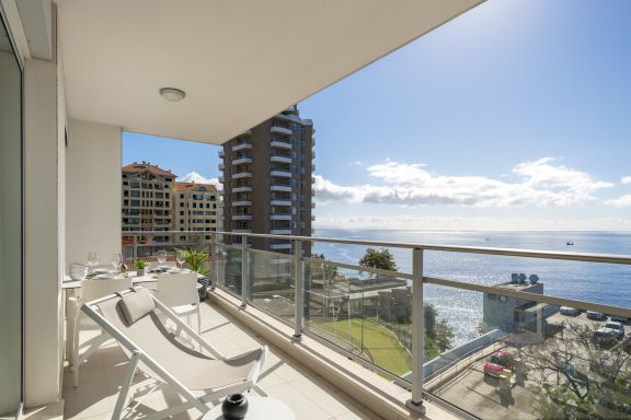 Apartamento junto à praia e vista mar - Rodamar II
