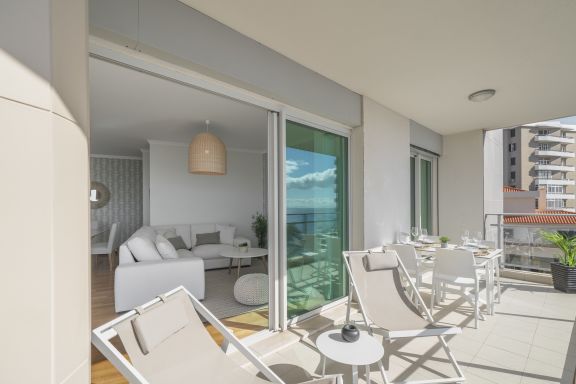 Apartamento junto à praia e vista mar - Rodamar II