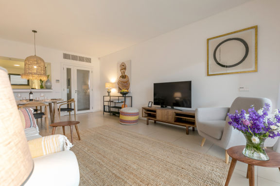 The Sunshine Apartment - Brand new T2 near Lagos Marina