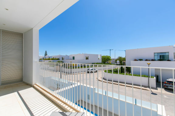 Casa Branca modern luxurious family villa