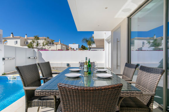Casa Branca modern luxurious family villa