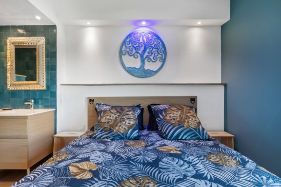 Blue Luxury House Port nature
