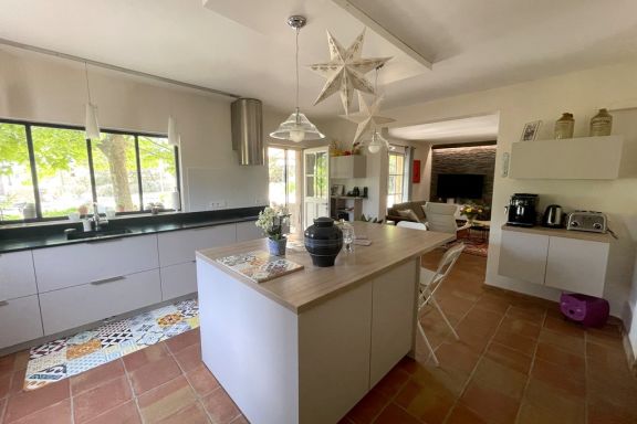 Villa à Rognes avec grand jardin et jacuzzi