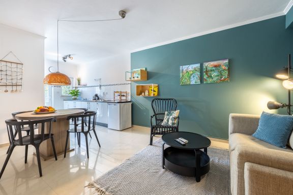 Casa Skip - 4 bedroom villa with lush garden!