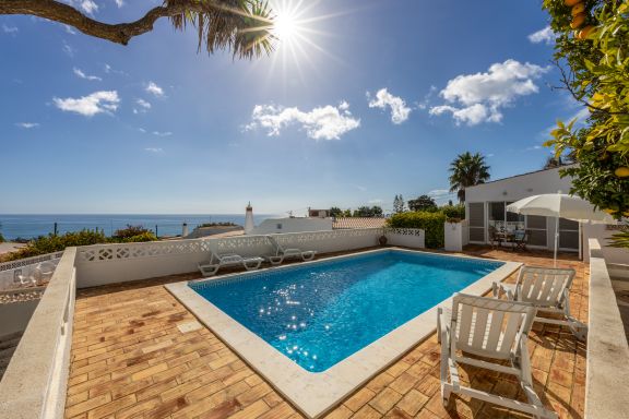 Casa Coruja - amazing cozy family home with pool and sea view