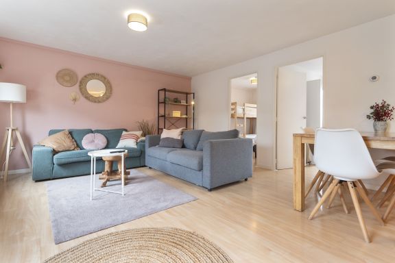 Pleasant Family Home (Free parking!)