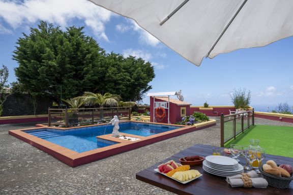 With pool and barbecue - Villa Roque