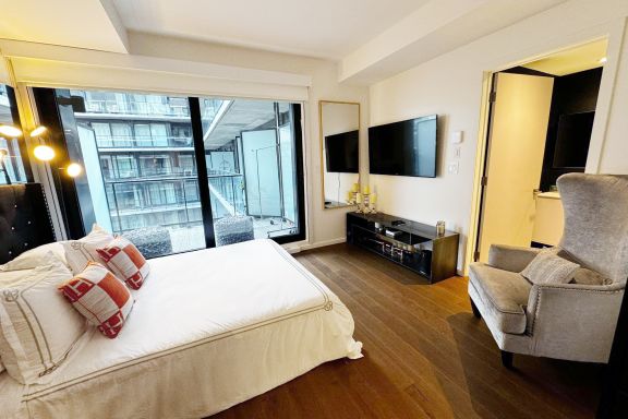 Modern Fully Furnished Studio in Griffintown with Premium amenities