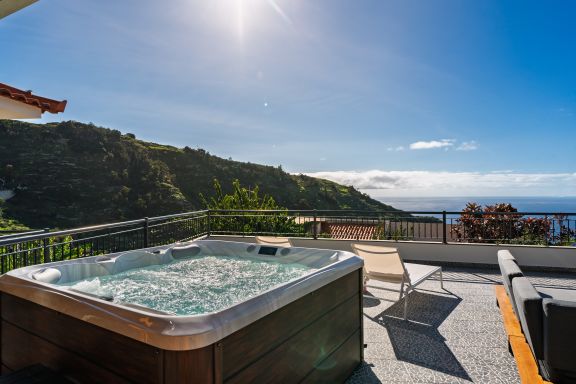 Casa de campo com vista mar e jacuzzi - Casa de Pedra