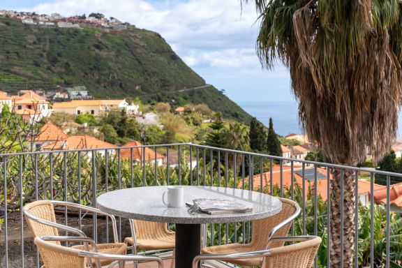 Piscine privée et vue sur la mer - Villa tropicale