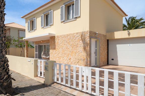 With outdoor space - Moradia Felicidade Rocha PXO 