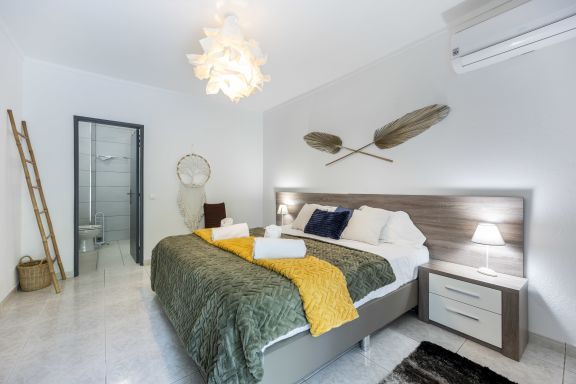 Vernieuwd appartement aan het zwembad - In het hart van Carvoeiro!