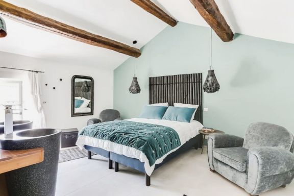 Mas Adrien,  Jolie maison avec piscine, pour 8 personnes