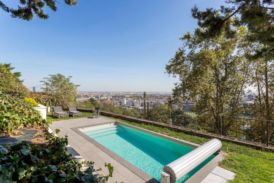 Extérieur et sa piscine