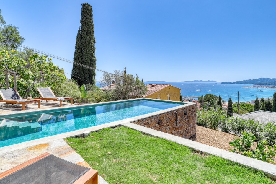 Piscine chauffée et vue mer 