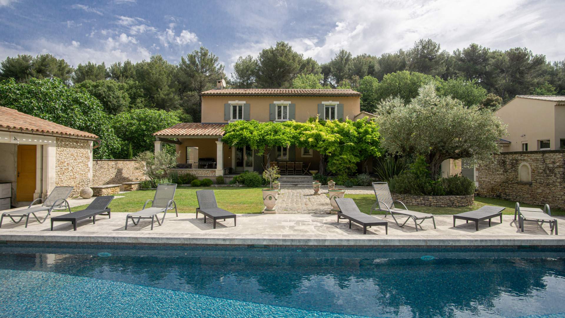 Isle-sur-la-Sorgue area