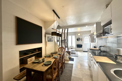 Eat-in kitchen