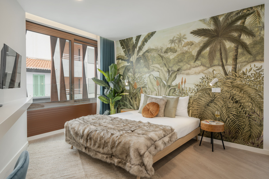 Bedroom with a double bed and a TV