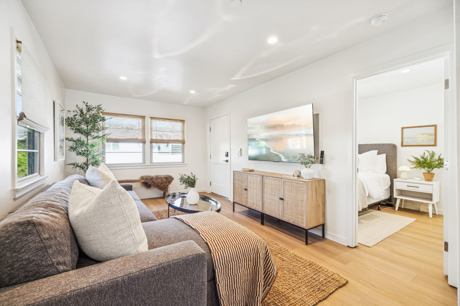 Living area with Queen Sized Sleeper Sofa