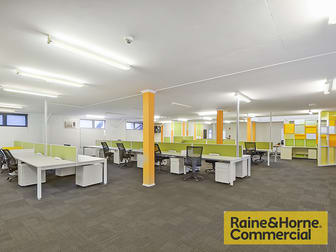 3/52 Doggett Street Newstead QLD 4006 - Image 3