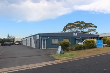 2/5 Wallis Avenue Toormina NSW 2452 - Image 1
