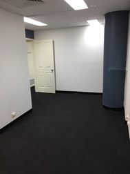 73/15 VICTORIA AVE Broadbeach QLD 4218 - Image 3