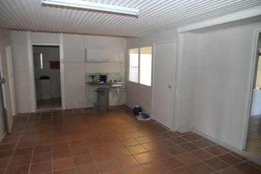 2/508 Oxley Avenue Redcliffe QLD 4020 - Image 3