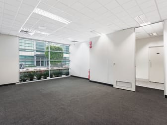3/3 Westside Avenue Port Melbourne VIC 3207 - Image 2