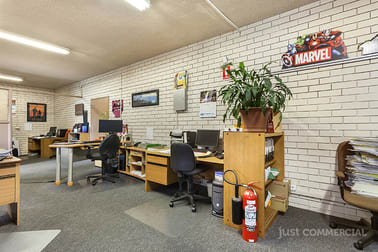 18 Taunton Drive Cheltenham VIC 3192 - Image 2