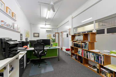6/135 Bay Terrace Wynnum QLD 4178 - Image 2