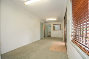front unit, 90 Takalvan Street Svensson Heights QLD 4670 - Image 3