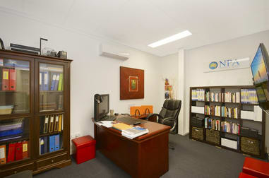 137 Ingham Road West End QLD 4810 - Image 2