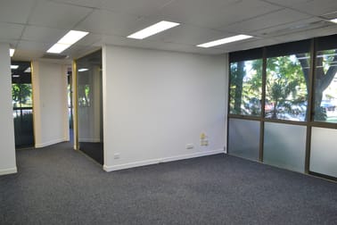 2/142 Bundall Road Bundall QLD 4217 - Image 1