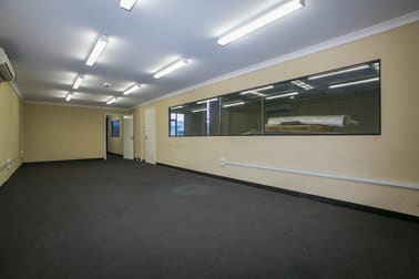 8 Mallaig Way Canning Vale WA 6155 - Image 3