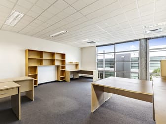 15/3 Westside Avenue Port Melbourne VIC 3207 - Image 2