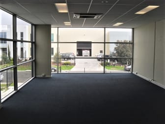 2/25  Lillee Crescent Tullamarine VIC 3043 - Image 2