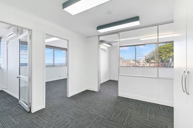 Suite J/184 Bay Terrace Wynnum QLD 4178 - Image 2