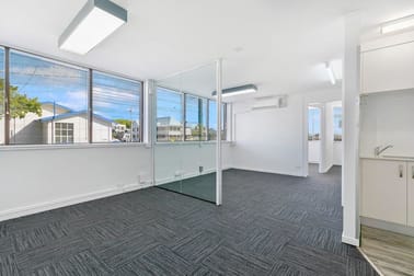 Suite J/184 Bay Terrace Wynnum QLD 4178 - Image 3