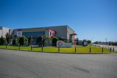 60 Tacoma Circuit Canning Vale WA 6155 - Image 2
