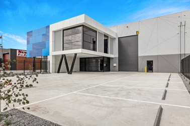 Click to view all images 4 CHARNFIELD COURT Thomastown VIC 3074 - Image 1