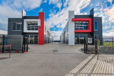 7 Carpenter Close Cranbourne West VIC 3977 - Image 1