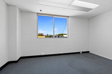 7/182 Bay Terrace Wynnum QLD 4178 - Image 2