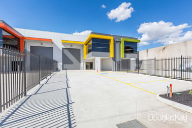 2/2 Carrington Drive Albion VIC 3020 - Image 2